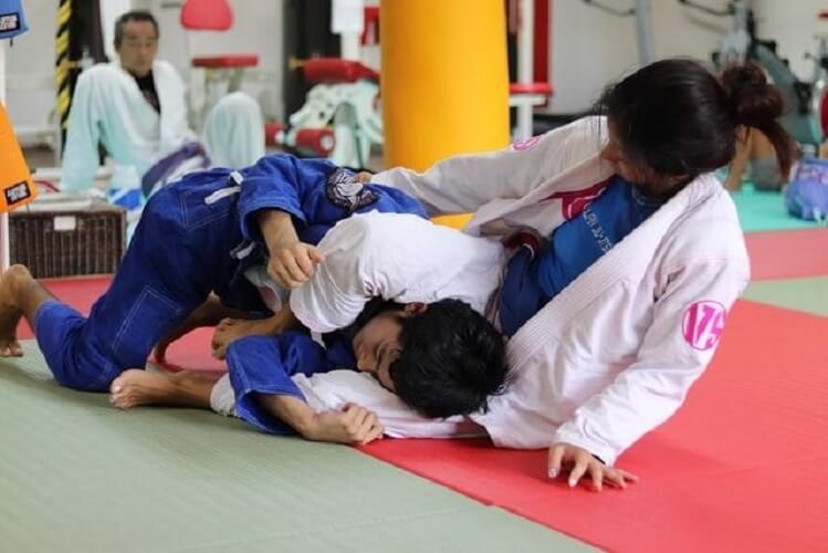 two girls training in brazilian jiu jitsu